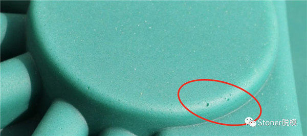 在使用StonerTraSys RotoFlow之前,該產品包含許多針孔