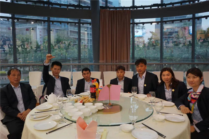 博皓家人們歡聚一堂，把酒言歡，開懷暢飲-4