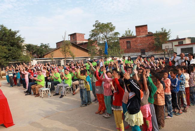 廣州博皓復(fù)合材料有限公司參加2014廣東江西商會捐資助學(xué)上猶行活動(dòng)