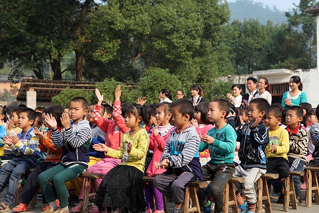 廣州博皓復(fù)合材料有限公司參加2014廣東江西商會捐資助學(xué)上猶行活動(dòng)