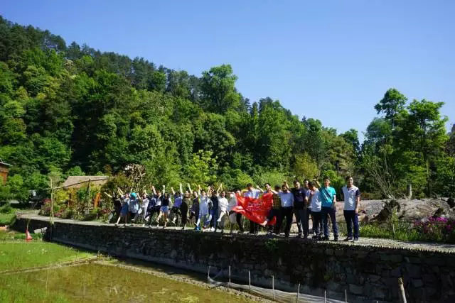 古樸安靜的侗家小寨擁有一座花橋，四座鼓樓